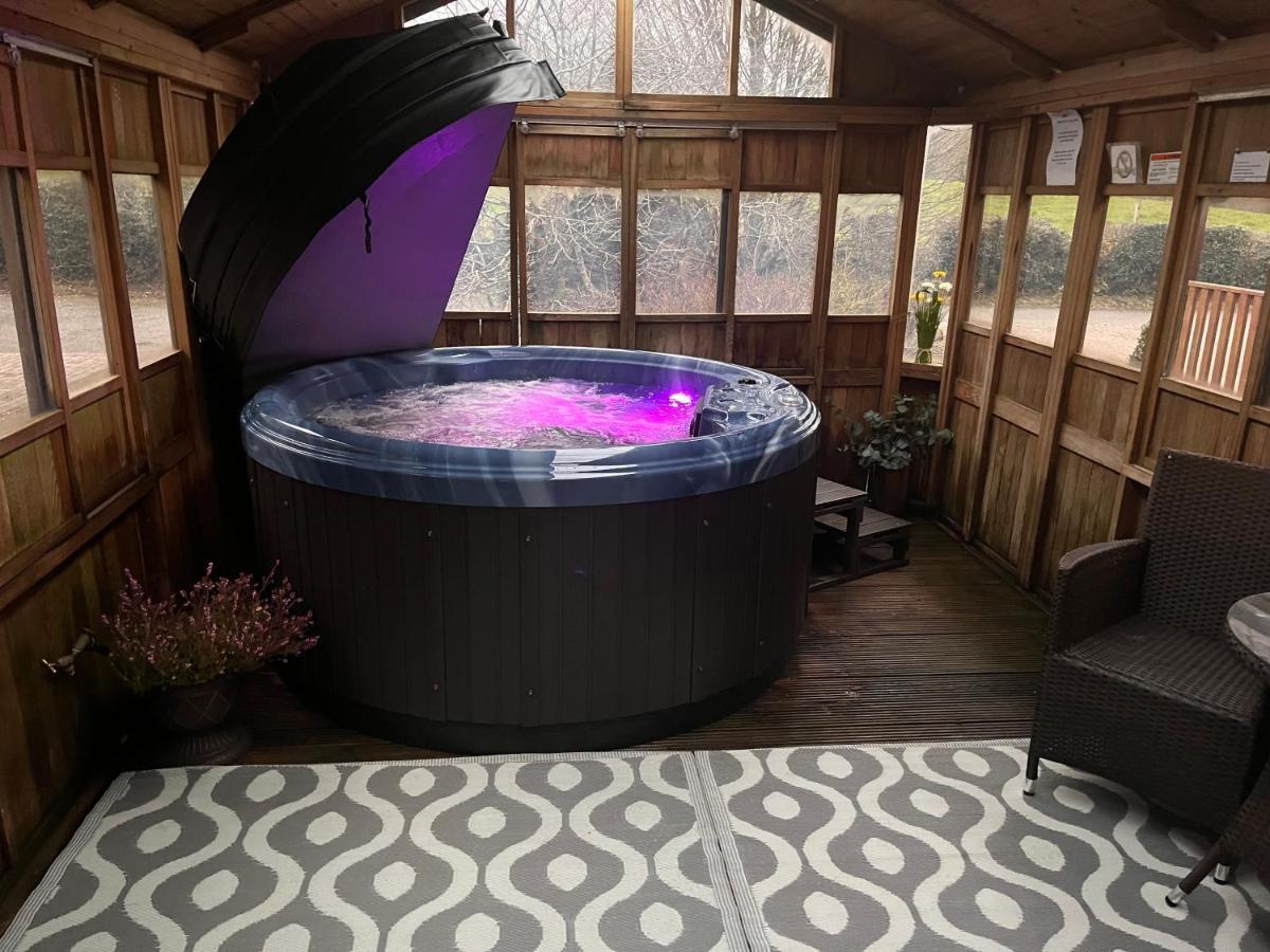 Cosy Lakeside Chalet With Option To Add Private Hot Tub Duneena Exteriér fotografie